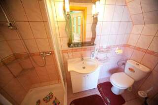 Фермерские дома VILLA HOCHOŁÓWKA Dobra Двухместный номер с 1 кроватью и балконом-2